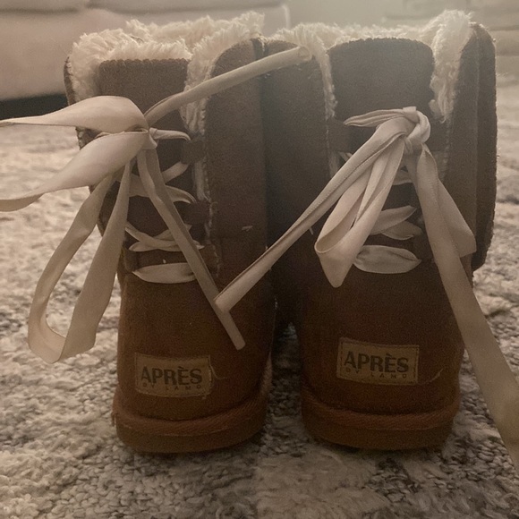 Used with Love, 4Y, Apres By Lamo Fuzzy Boots with Ribbon Laced Back! So Cute!! - Picture 2 of 3